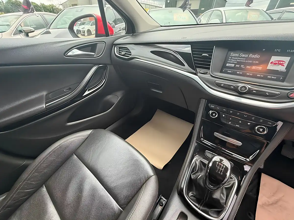 Used 2017 Vauxhall Astra Elite Red - Interior and Exterior details 12