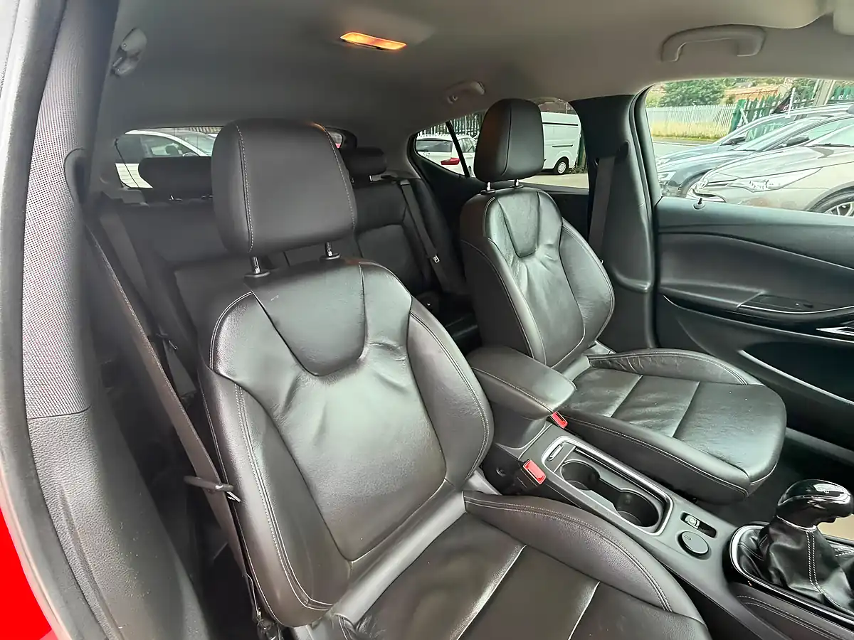 Used 2017 Vauxhall Astra Elite Red - Interior and Exterior details 14