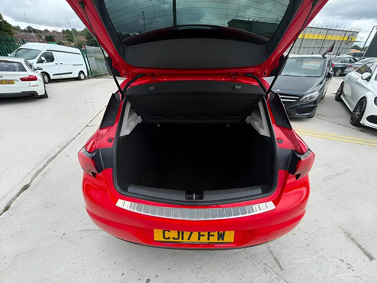 Used 2017 Vauxhall Astra Elite Red - Interior and Exterior details 18