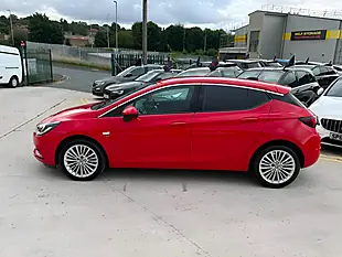 Used 2017 Vauxhall Astra Elite Red - Interior and Exterior details 8