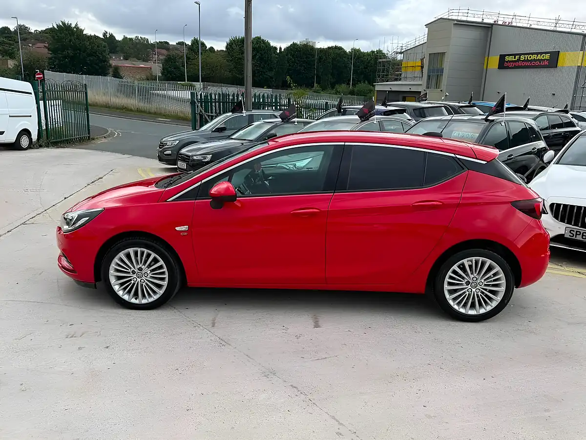Used 2017 Vauxhall Astra Elite Red - Interior and Exterior details 8