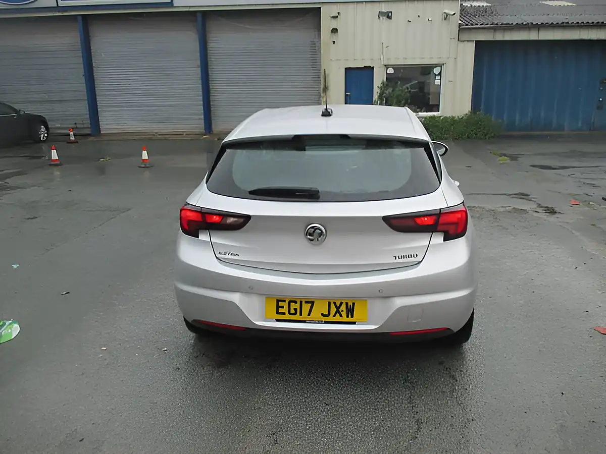 Used 2017 Vauxhall Astra Elite Silver - Interior and Exterior details 3