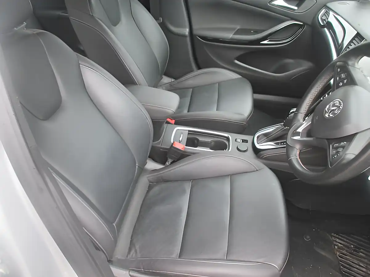Used 2017 Vauxhall Astra Elite Silver - Interior and Exterior details 7