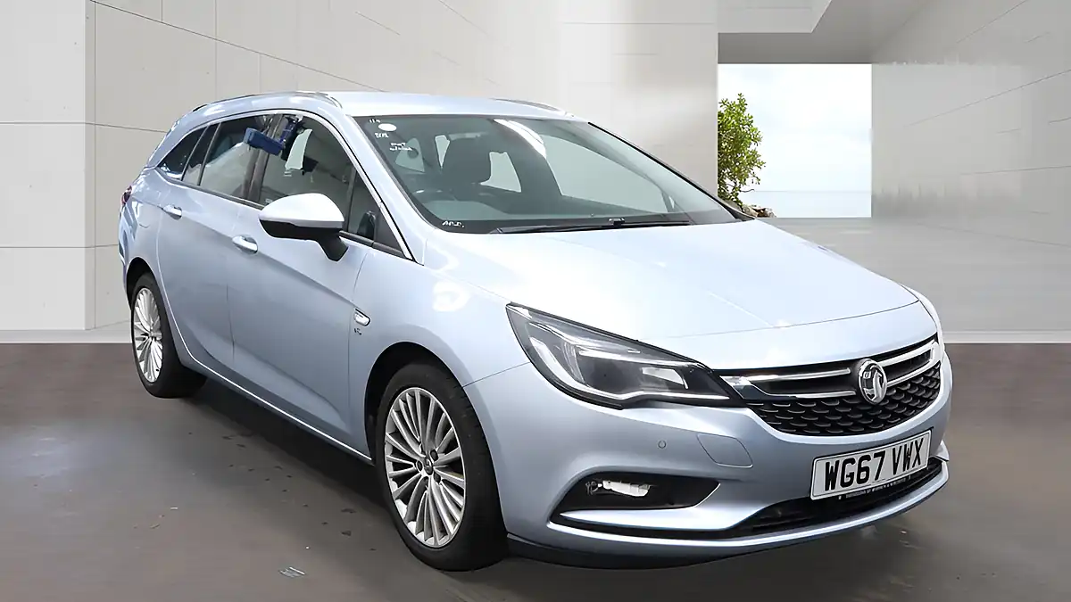 Used 2017 Vauxhall Astra Elite Silver - Front View