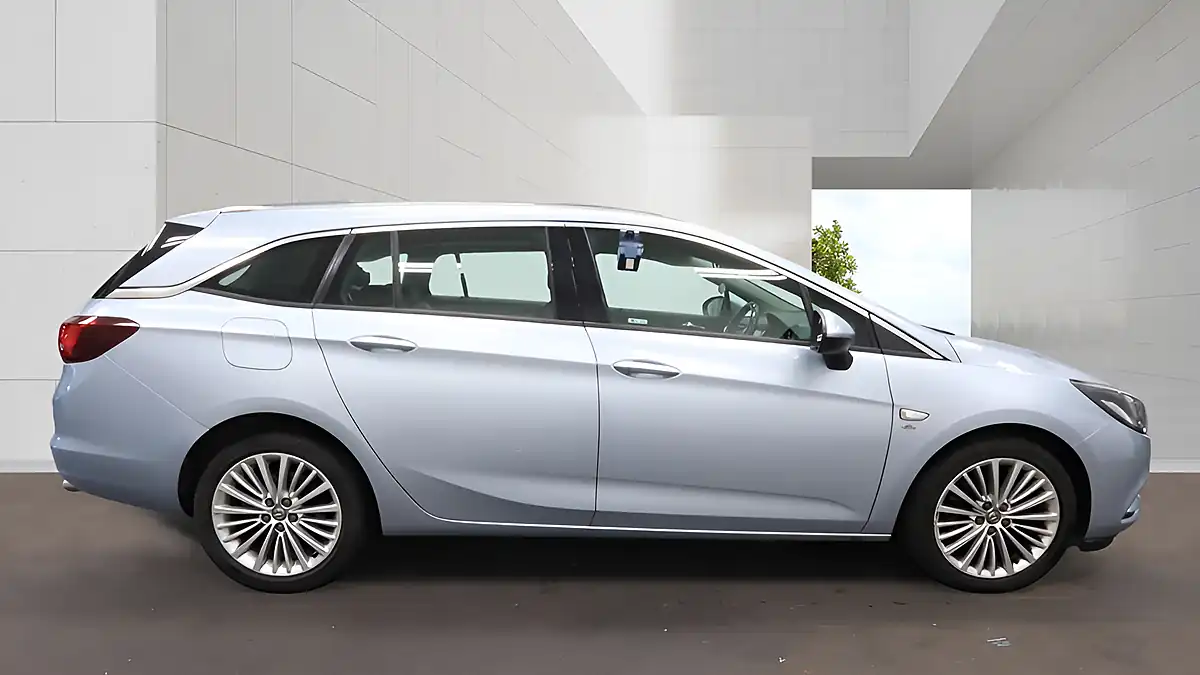 Used 2017 Vauxhall Astra Elite Silver - Interior and Exterior details 3