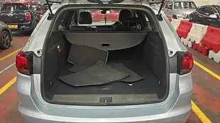 Used 2017 Vauxhall Astra Elite Silver - Interior and Exterior details 4