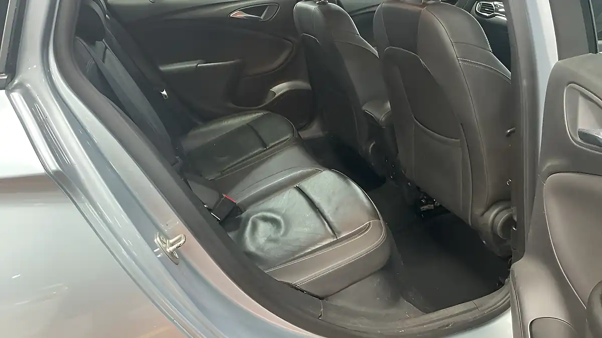 Used 2017 Vauxhall Astra Elite Silver - Interior and Exterior details 5