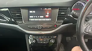 Used 2017 Vauxhall Astra Elite Silver - Interior and Exterior details 7