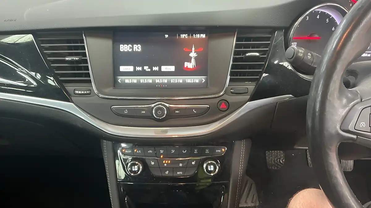 Used 2017 Vauxhall Astra Elite Silver - Interior and Exterior details 7