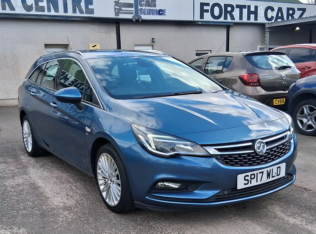 Used 2017 Vauxhall Astra Elite Sports Tourer Blue - Front View