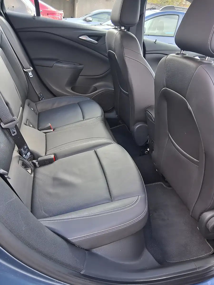 Used 2017 Vauxhall Astra Elite Sports Tourer Blue - Interior and Exterior details 11