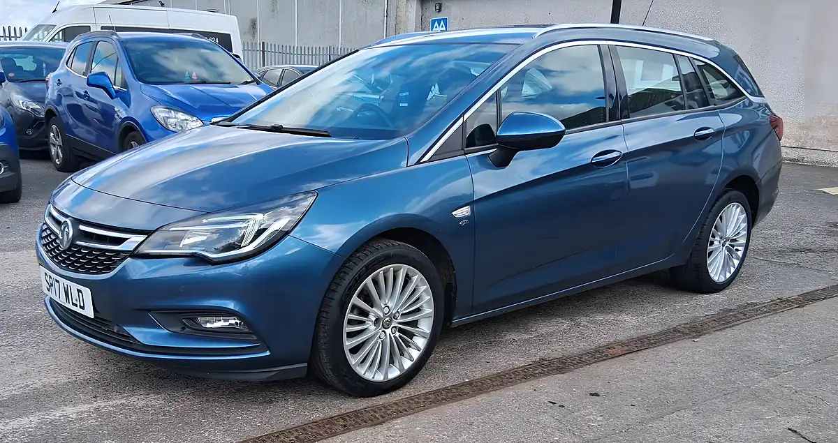 Used 2017 Vauxhall Astra Elite Sports Tourer Blue - Interior and Exterior details 3