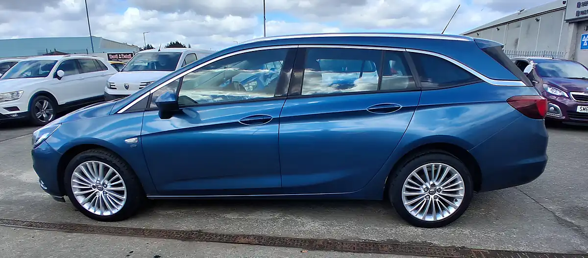 Used 2017 Vauxhall Astra Elite Sports Tourer Blue - Interior and Exterior details 4