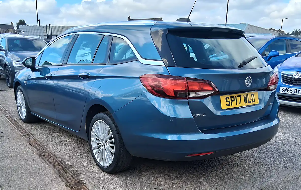 Used 2017 Vauxhall Astra Elite Sports Tourer Blue - Interior and Exterior details 5