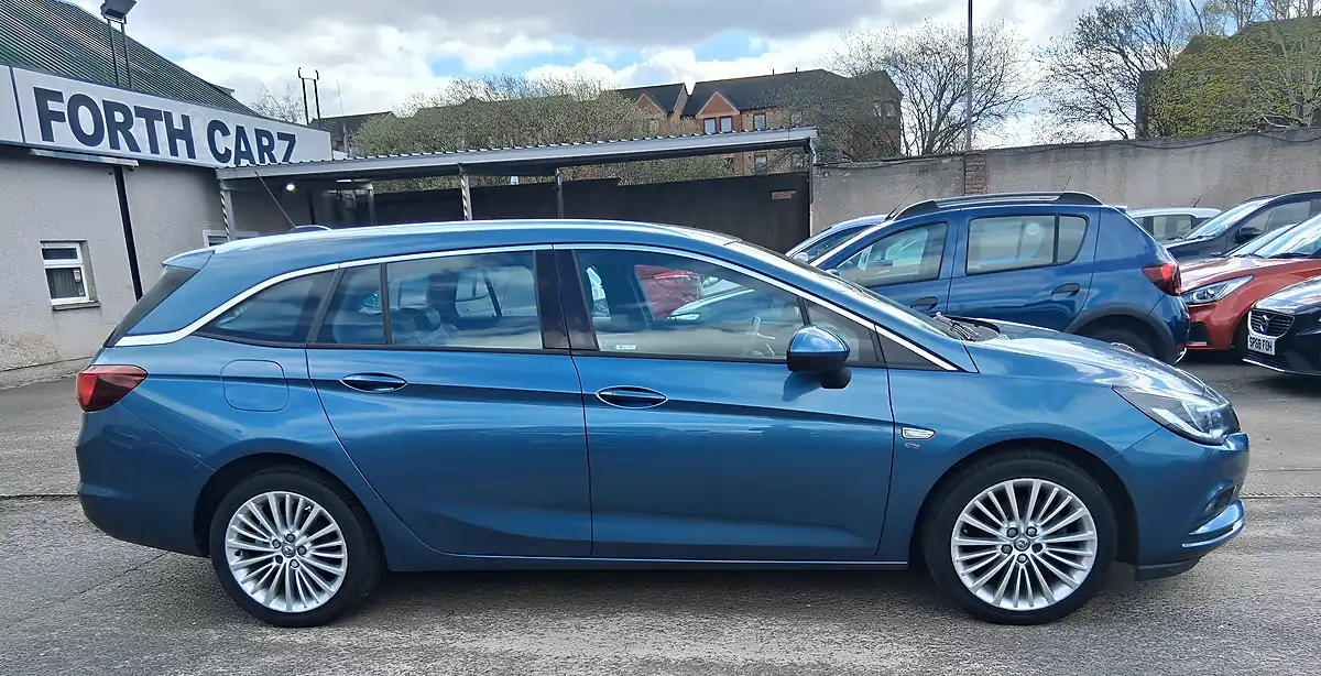 Used 2017 Vauxhall Astra Elite Sports Tourer Blue - Interior and Exterior details 7