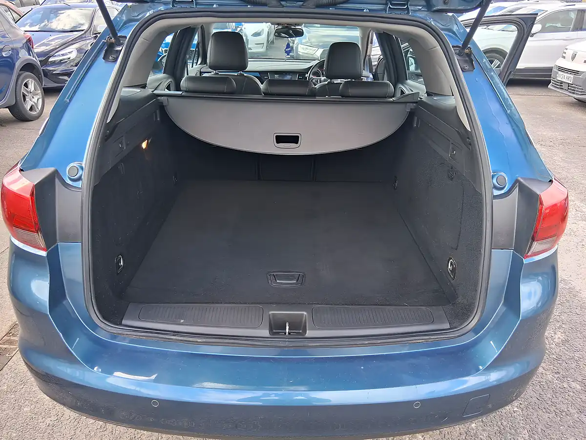 Used 2017 Vauxhall Astra Elite Sports Tourer Blue - Interior and Exterior details 9