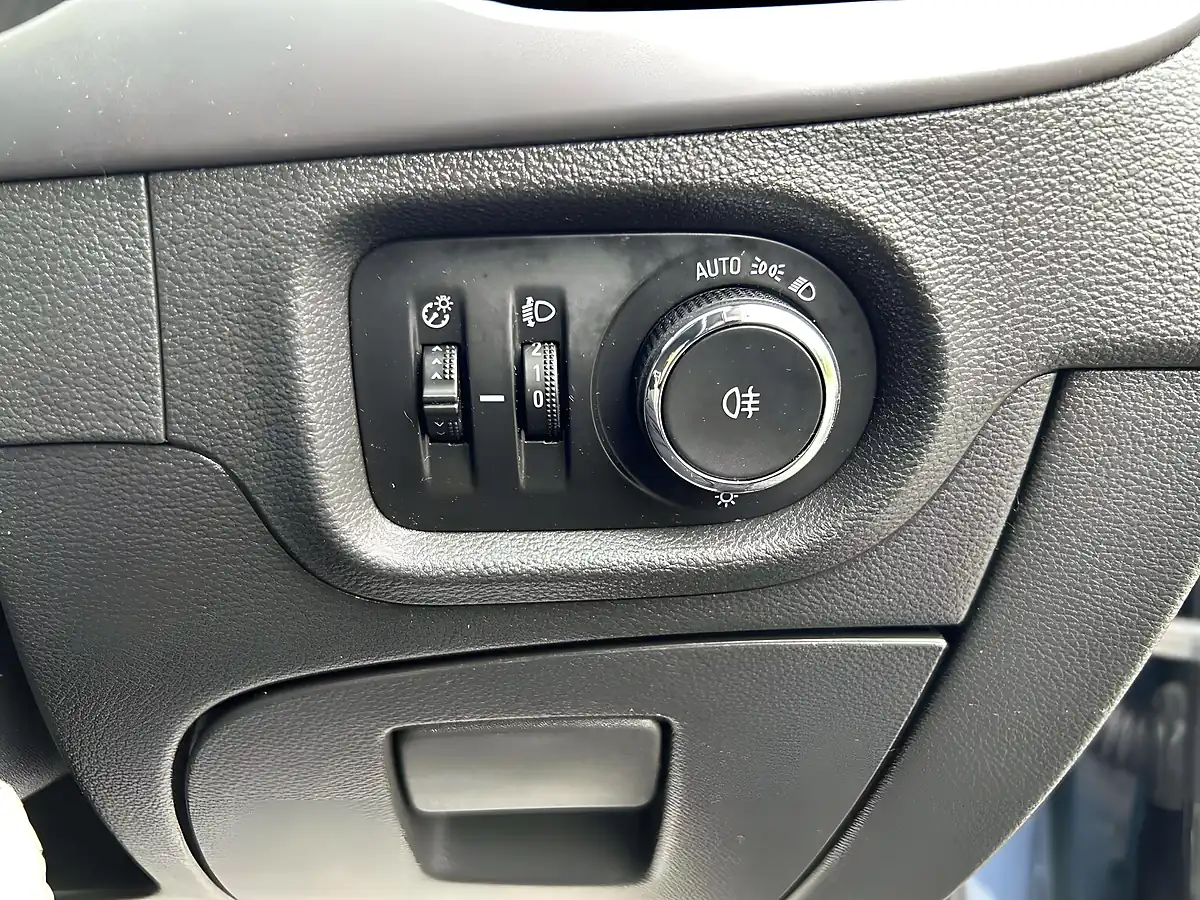 Used 2017 Vauxhall Astra Energy Blue - Interior and Exterior details 13