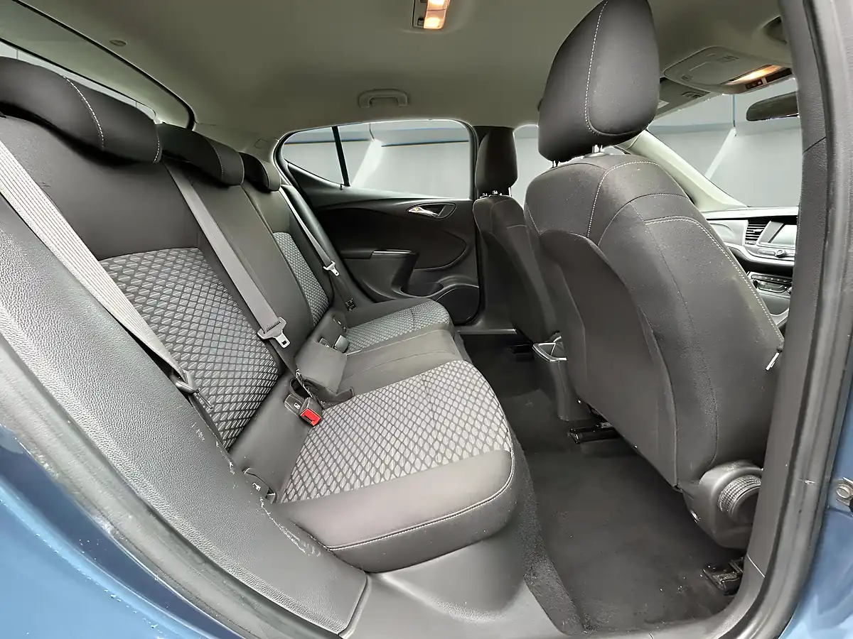 Used 2017 Vauxhall Astra Energy Blue - Interior and Exterior details 14