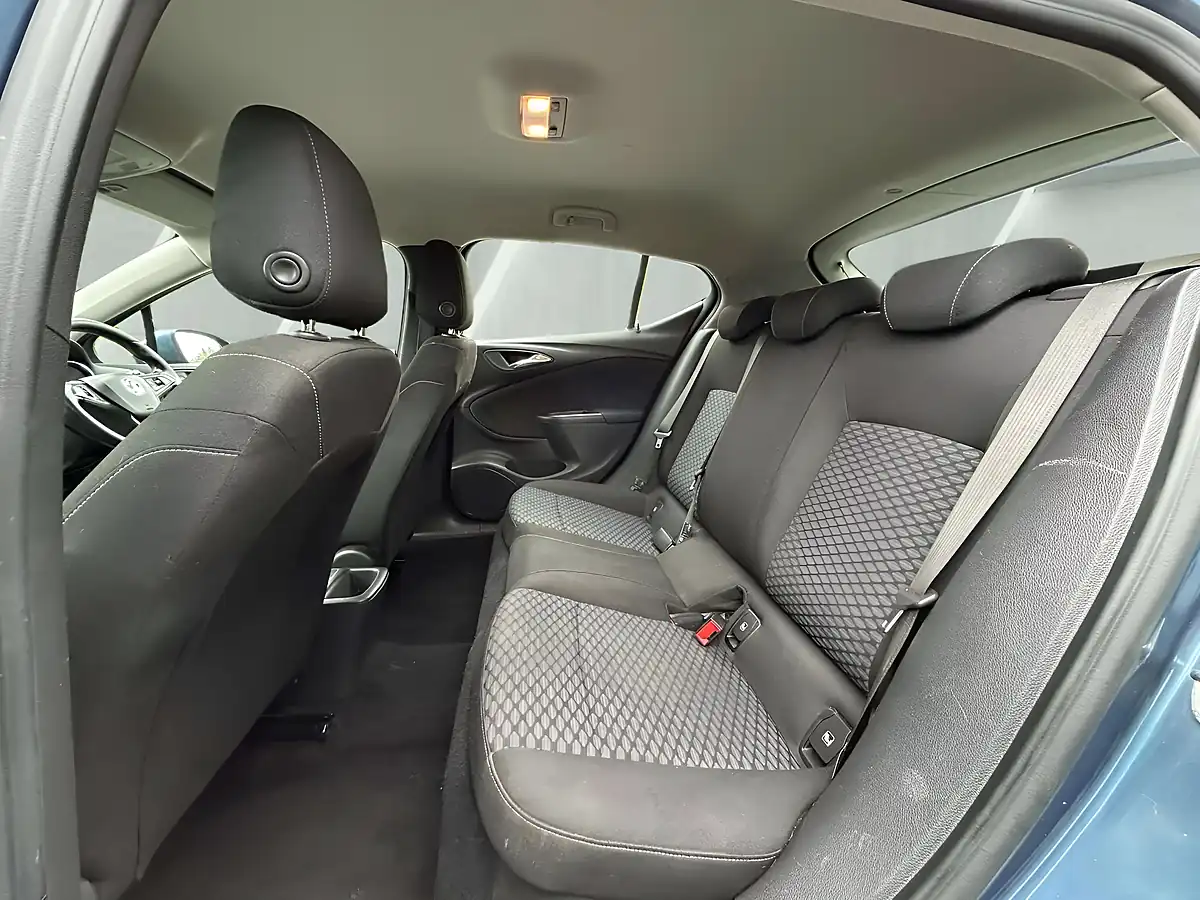 Used 2017 Vauxhall Astra Energy Blue - Interior and Exterior details 17