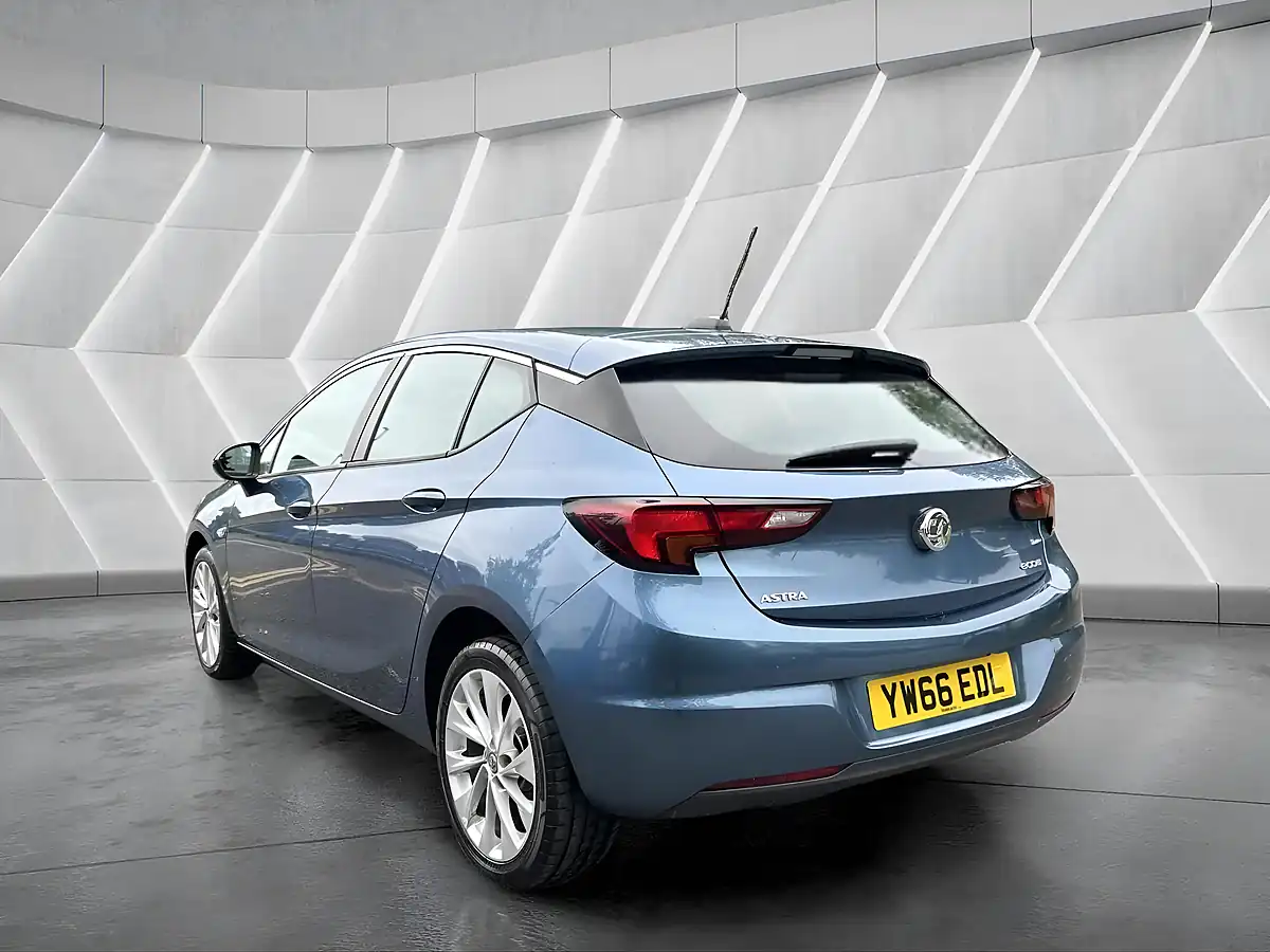 Used 2017 Vauxhall Astra Energy Blue - Interior and Exterior details 8