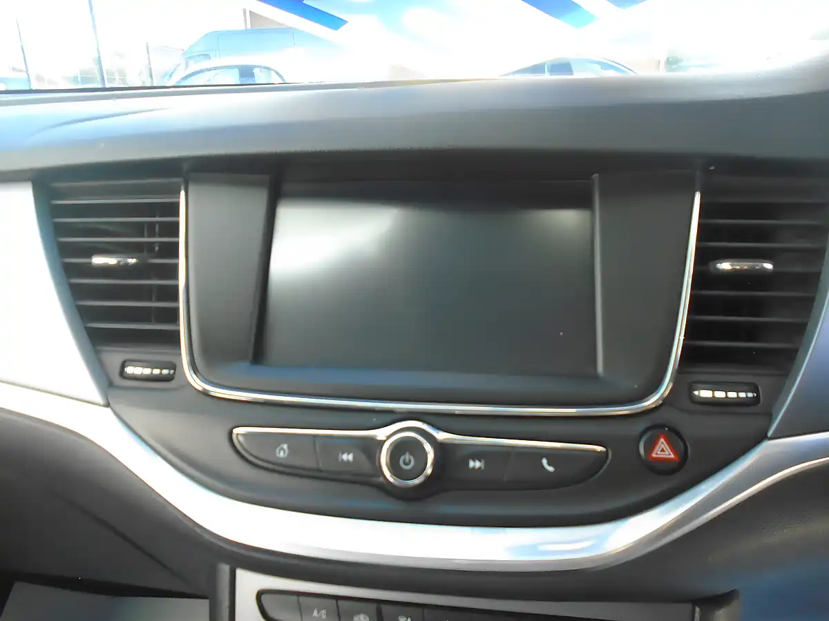 Used 2017 Vauxhall Astra Energy White - Interior and Exterior details 14