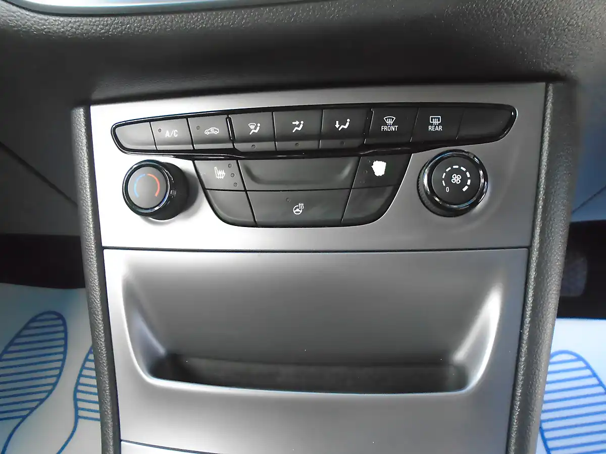 Used 2017 Vauxhall Astra Energy White - Interior and Exterior details 15