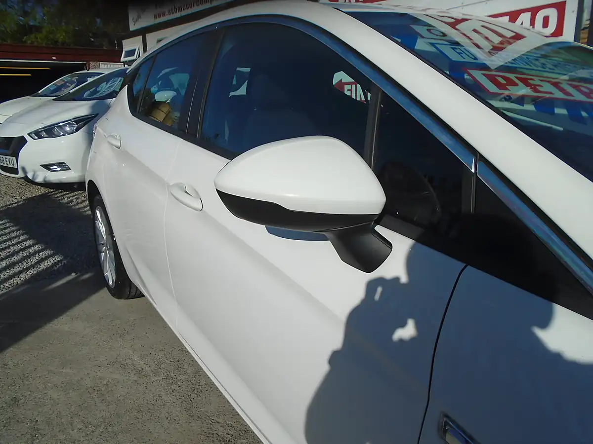 Used 2017 Vauxhall Astra Energy White - Interior and Exterior details 4