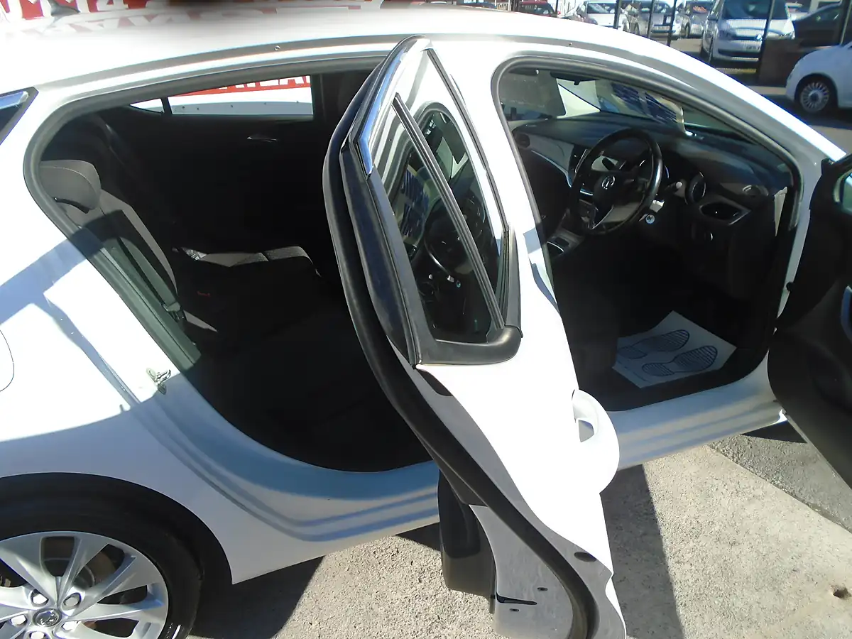 Used 2017 Vauxhall Astra Energy White - Interior and Exterior details 8