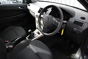 Used 2017 Vauxhall Astra Life Blue - Interior and Exterior details 14