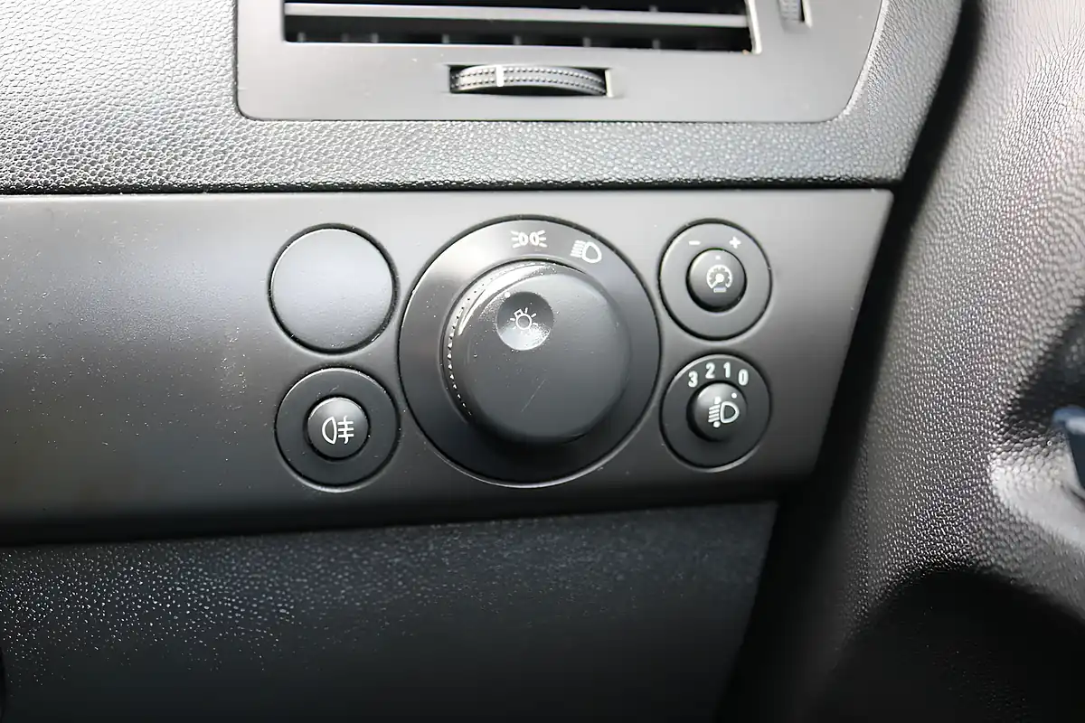 Used 2017 Vauxhall Astra Life Blue - Interior and Exterior details 15