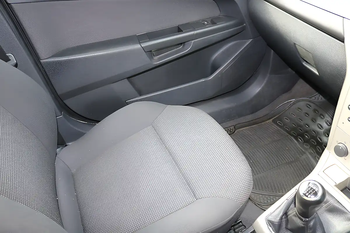 Used 2017 Vauxhall Astra Life Blue - Interior and Exterior details 17