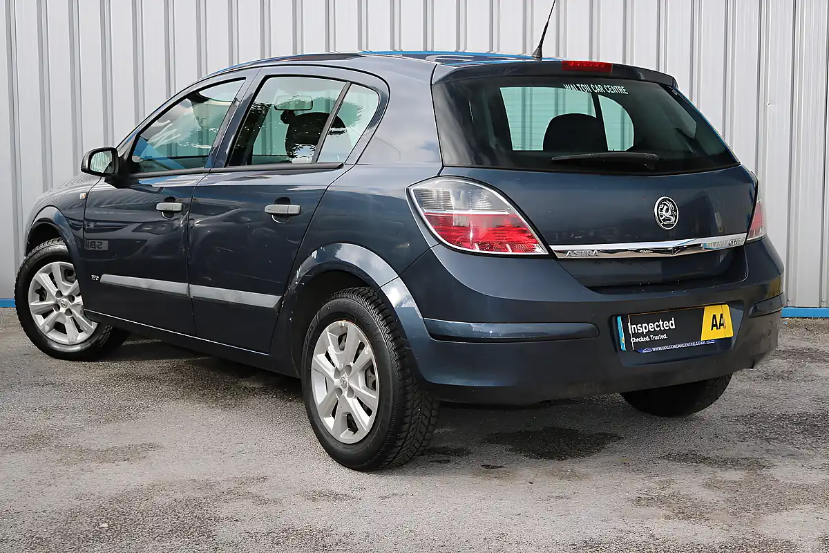 Used 2017 Vauxhall Astra Life Blue - Interior and Exterior details 19