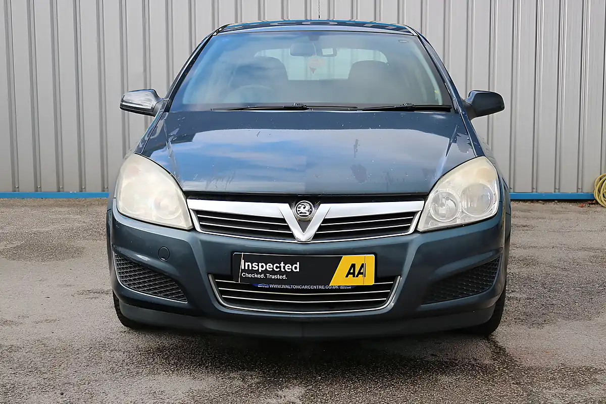 Used 2017 Vauxhall Astra Life Blue - Interior and Exterior details 3