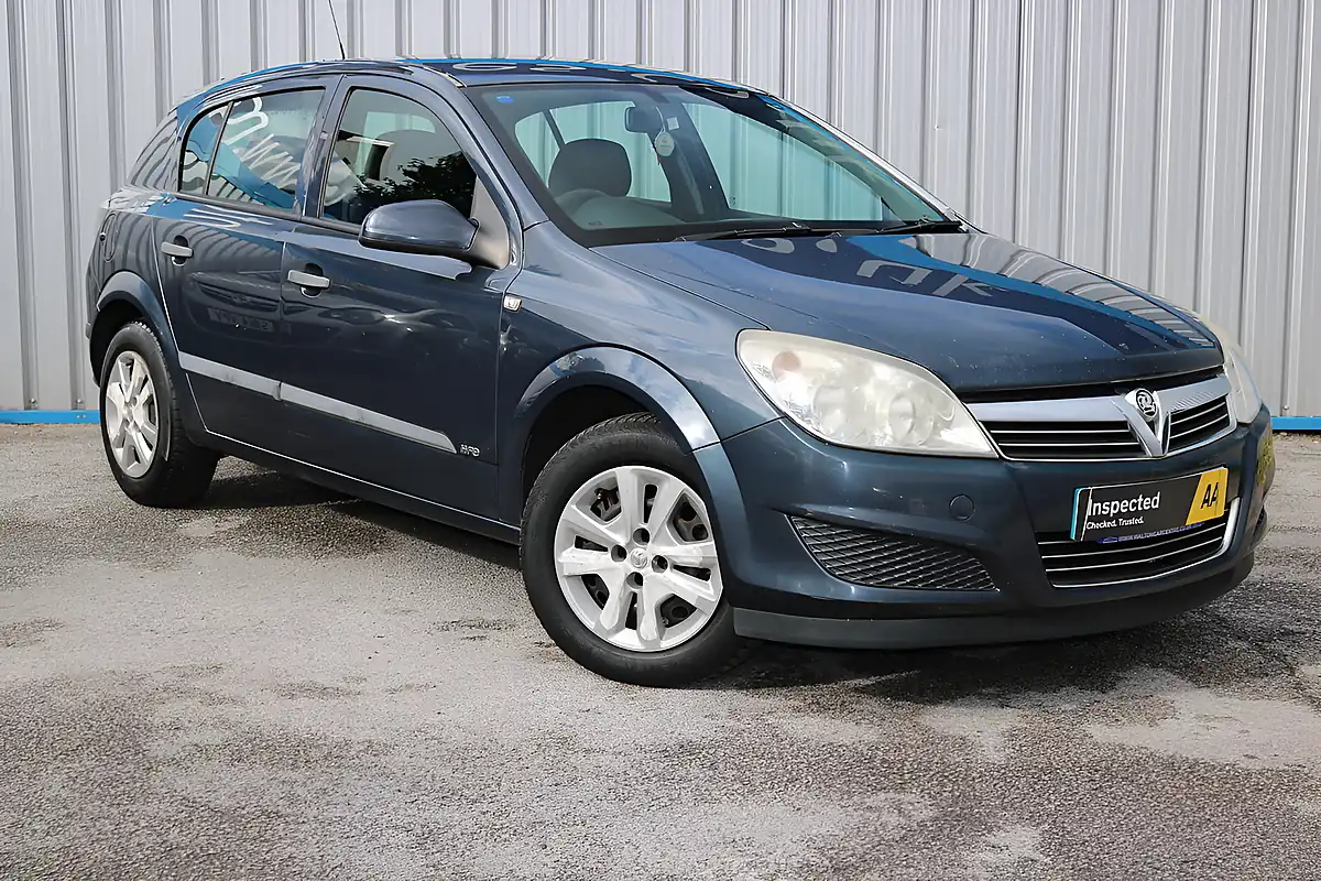 Used 2017 Vauxhall Astra Life Blue - Interior and Exterior details 9