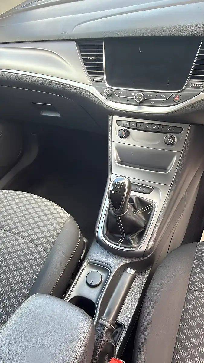 Used 2017 Vauxhall Astra Red - Interior and Exterior details 10