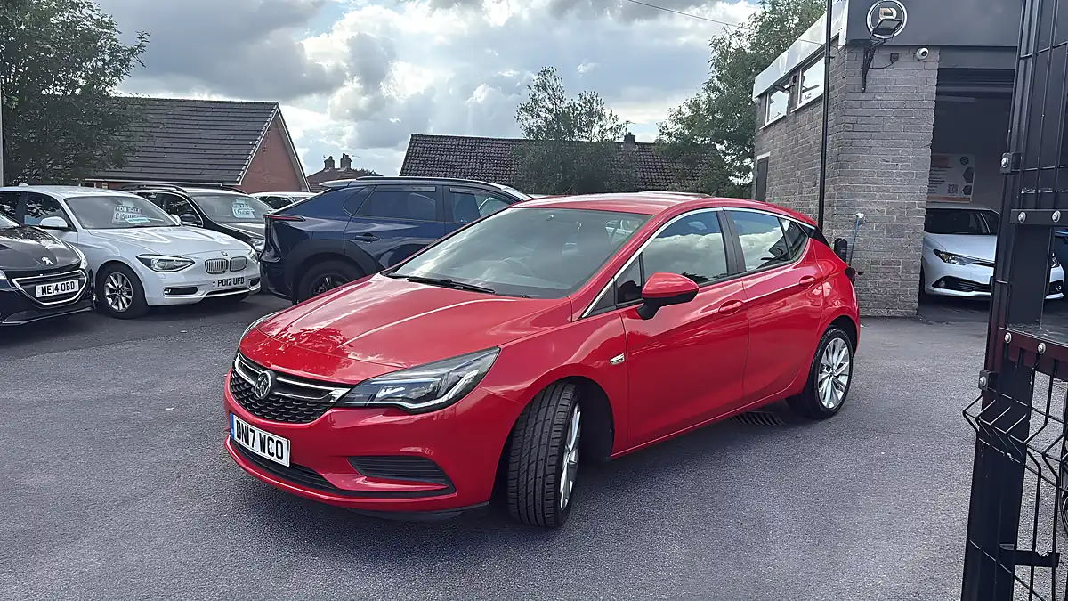 Used 2017 Vauxhall Astra Red - Interior and Exterior details 2