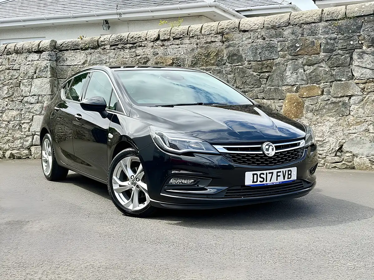 Used 2017 Vauxhall Astra Sri Black - Front View