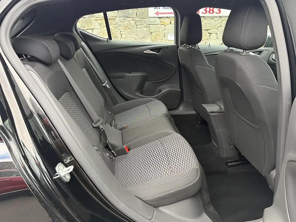 Used 2017 Vauxhall Astra Sri Black - Interior and Exterior details 6