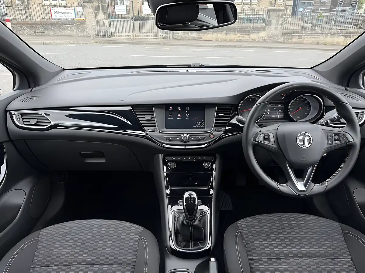 Used 2017 Vauxhall Astra Sri Black - Interior and Exterior details 7