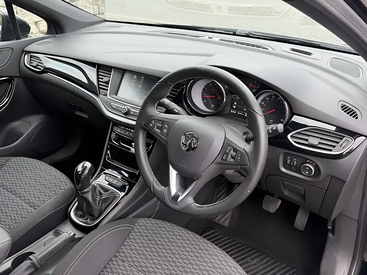 Used 2017 Vauxhall Astra Sri Black - Interior and Exterior details 8
