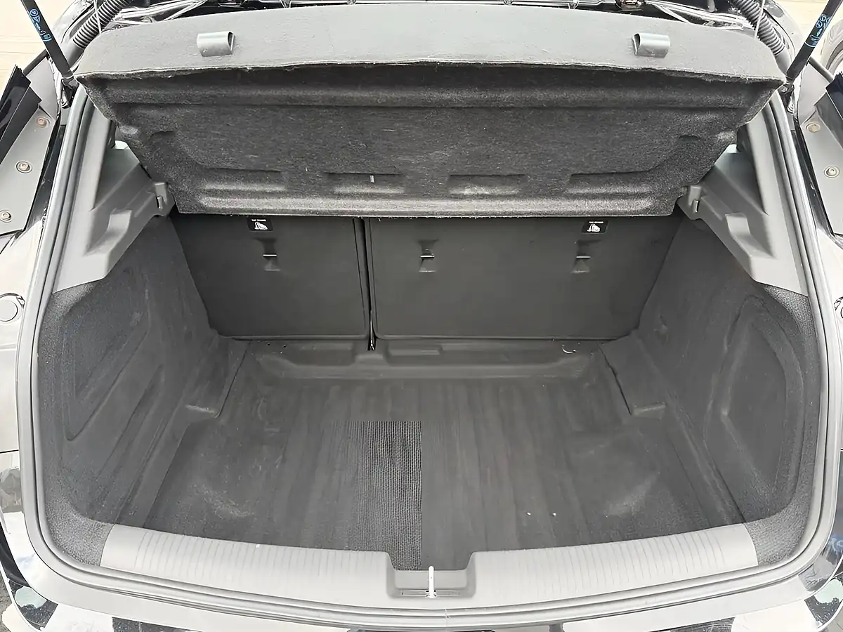 Used 2017 Vauxhall Astra Sri Black - Interior and Exterior details 9