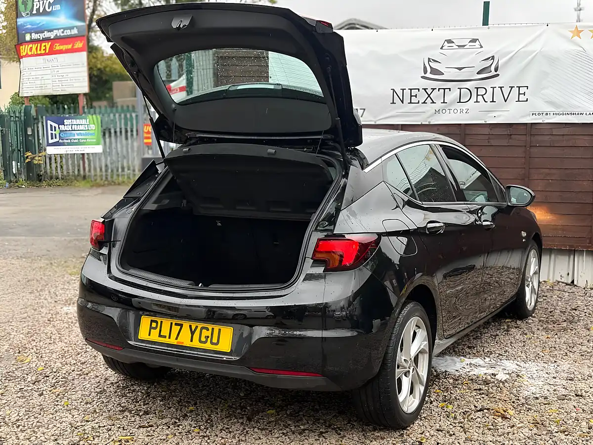 Used 2017 Vauxhall Astra Sri Black - Interior and Exterior details 10
