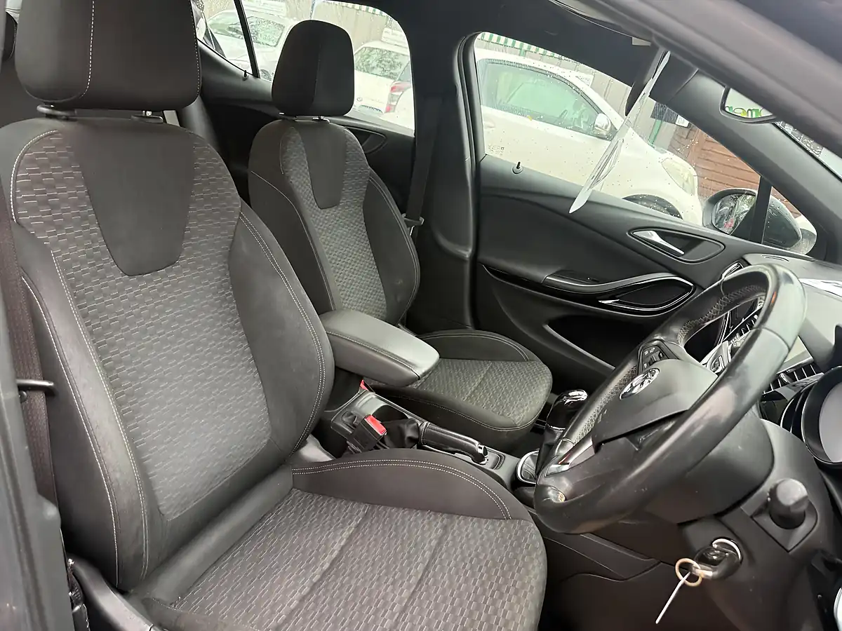 Used 2017 Vauxhall Astra Sri Black - Interior and Exterior details 11