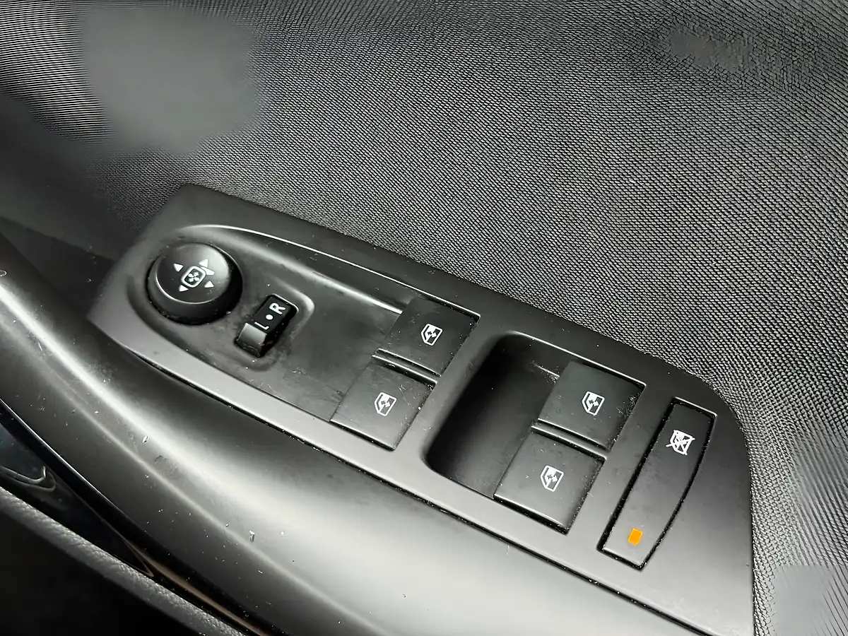 Used 2017 Vauxhall Astra Sri Black - Interior and Exterior details 13