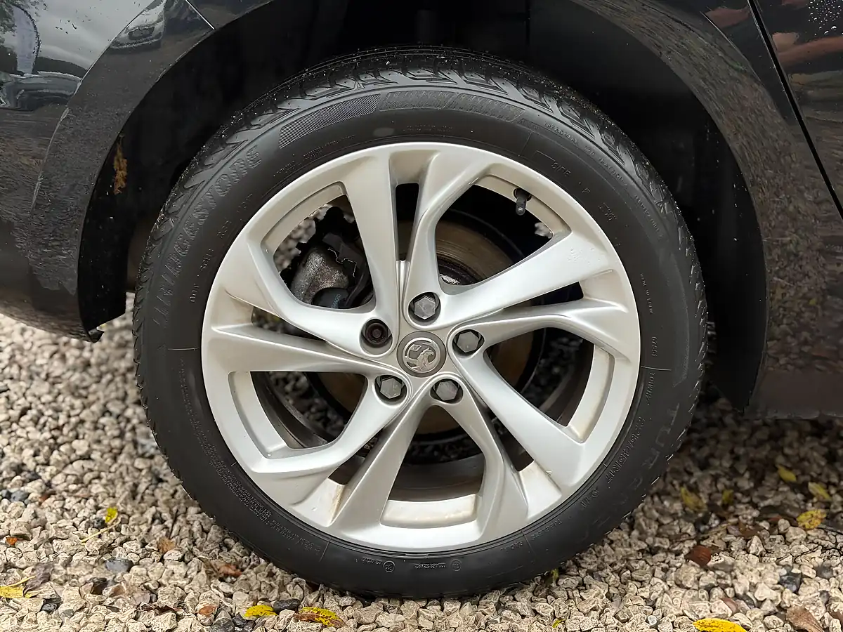 Used 2017 Vauxhall Astra Sri Black - Interior and Exterior details 15