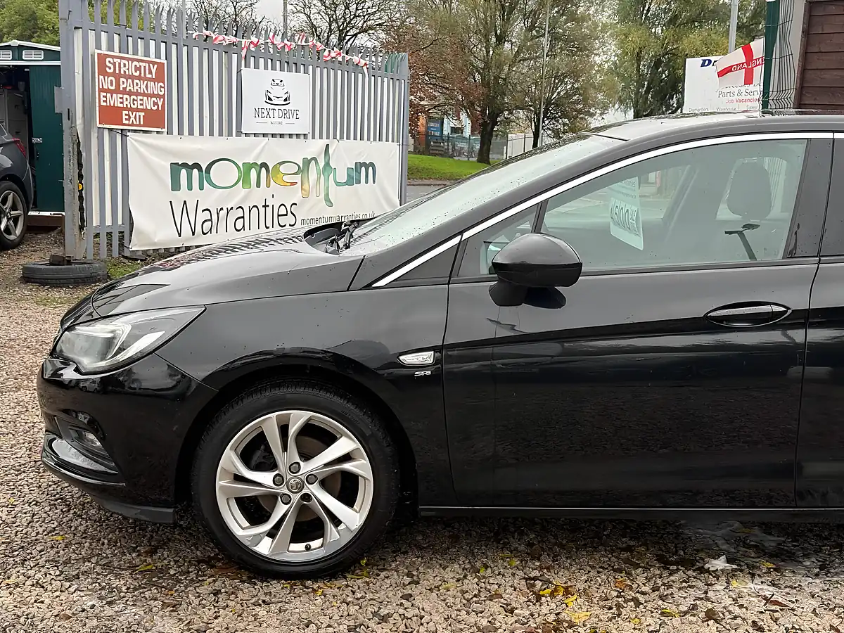 Used 2017 Vauxhall Astra Sri Black - Interior and Exterior details 7