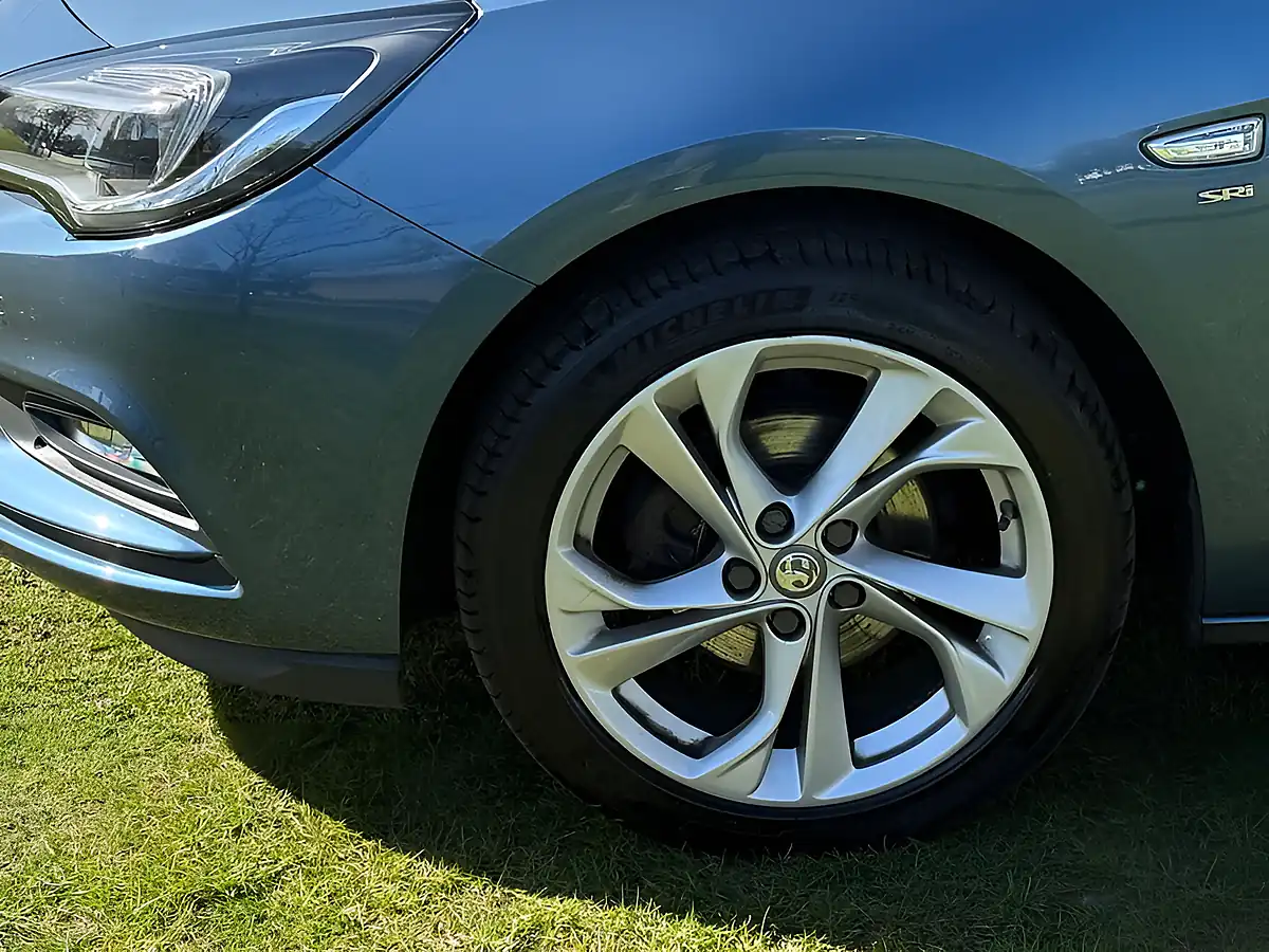 Used 2017 Vauxhall Astra Sri Blue - Interior and Exterior details 12
