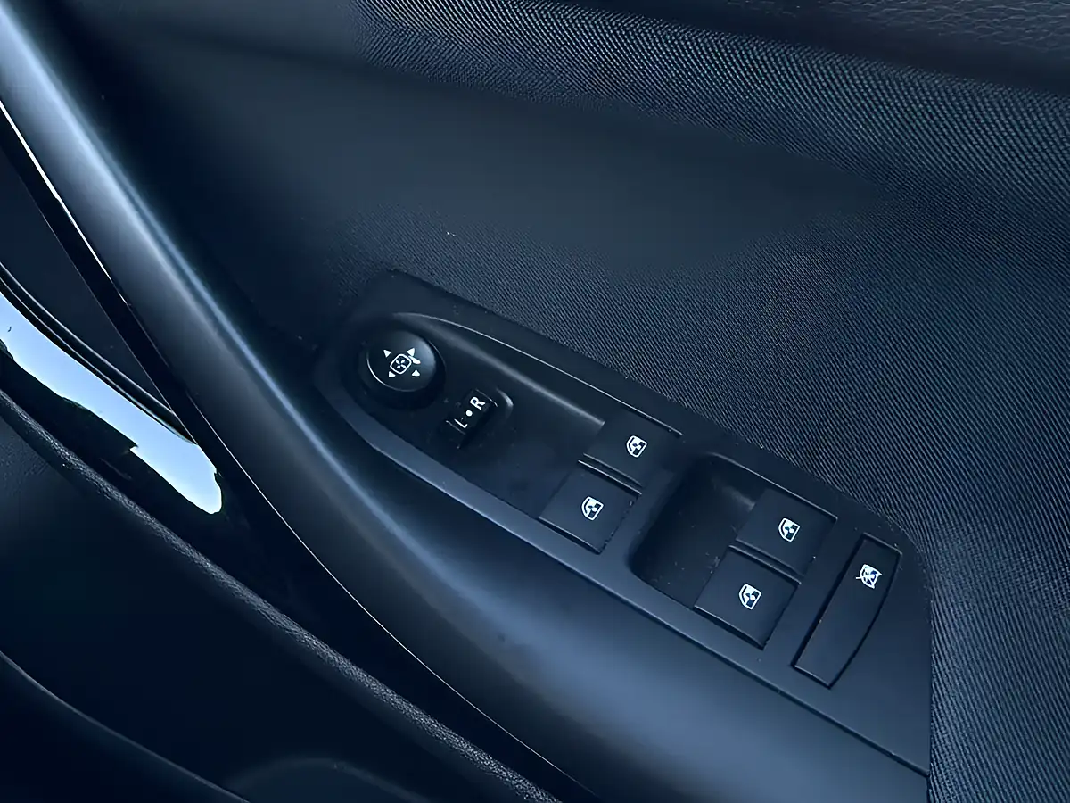 Used 2017 Vauxhall Astra Sri Blue - Interior and Exterior details 14
