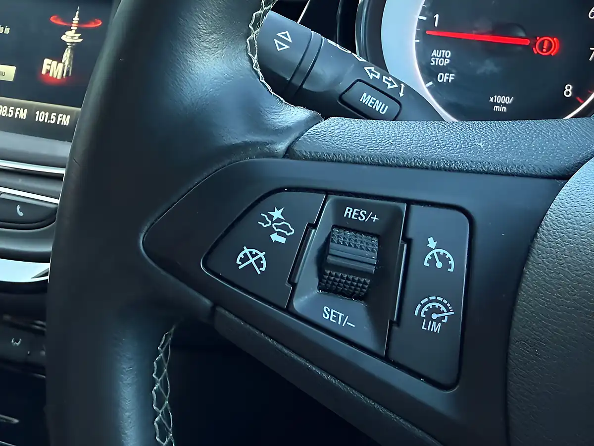 Used 2017 Vauxhall Astra Sri Blue - Interior and Exterior details 15
