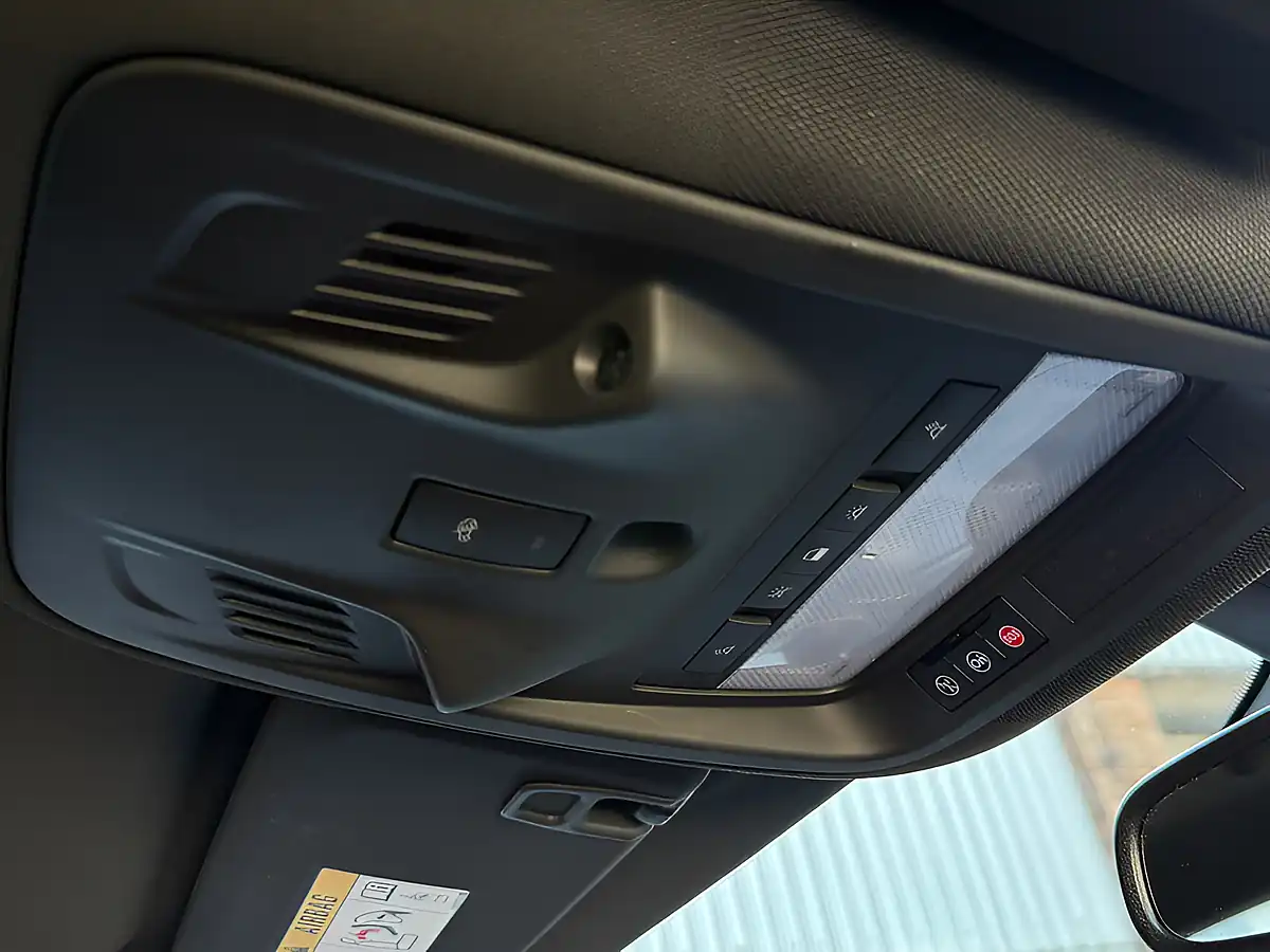 Used 2017 Vauxhall Astra Sri Blue - Interior and Exterior details 16